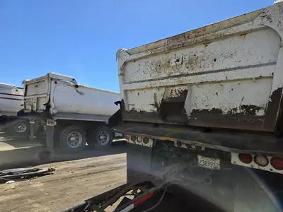 USED 2013 PETERBILT 384