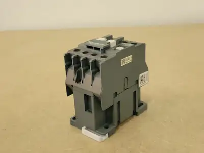 USED SCHNEIDER ELECTRIC LC1N1201B5