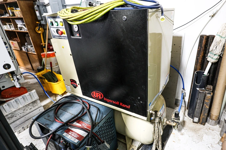 INGERSOLL RAND UP6-5TAS-125 W/DR Rotary Screw & Sliding Vane Air Compressors | Elevation Machine