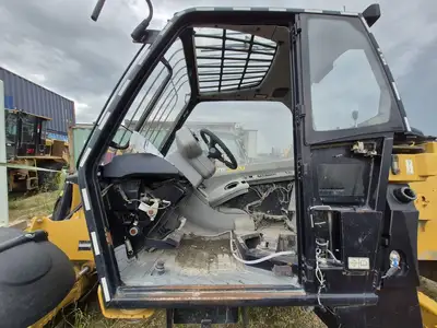 Used CATERPILLAR TH560B Telehandlers British Columbia CA | Lenmark #367038