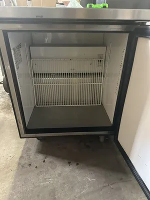 174-0207 True TUC-27 27" Self Contained Undercounter Cooler