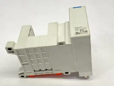 USED SMC PNEUMATIC PLUG-IN MANIFOLD 3-STATION