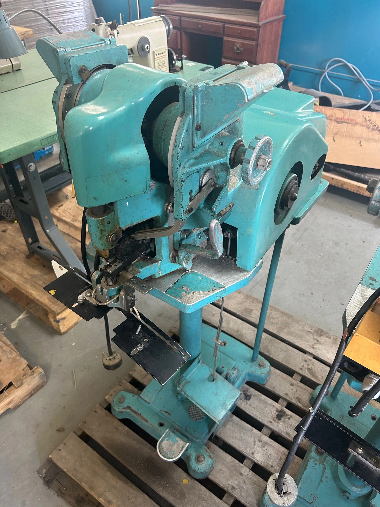 Scovill Fasteners GE Automatic Snap Button Attaching Machine Press