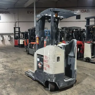 USED 2016 CROWN RR5725-45
