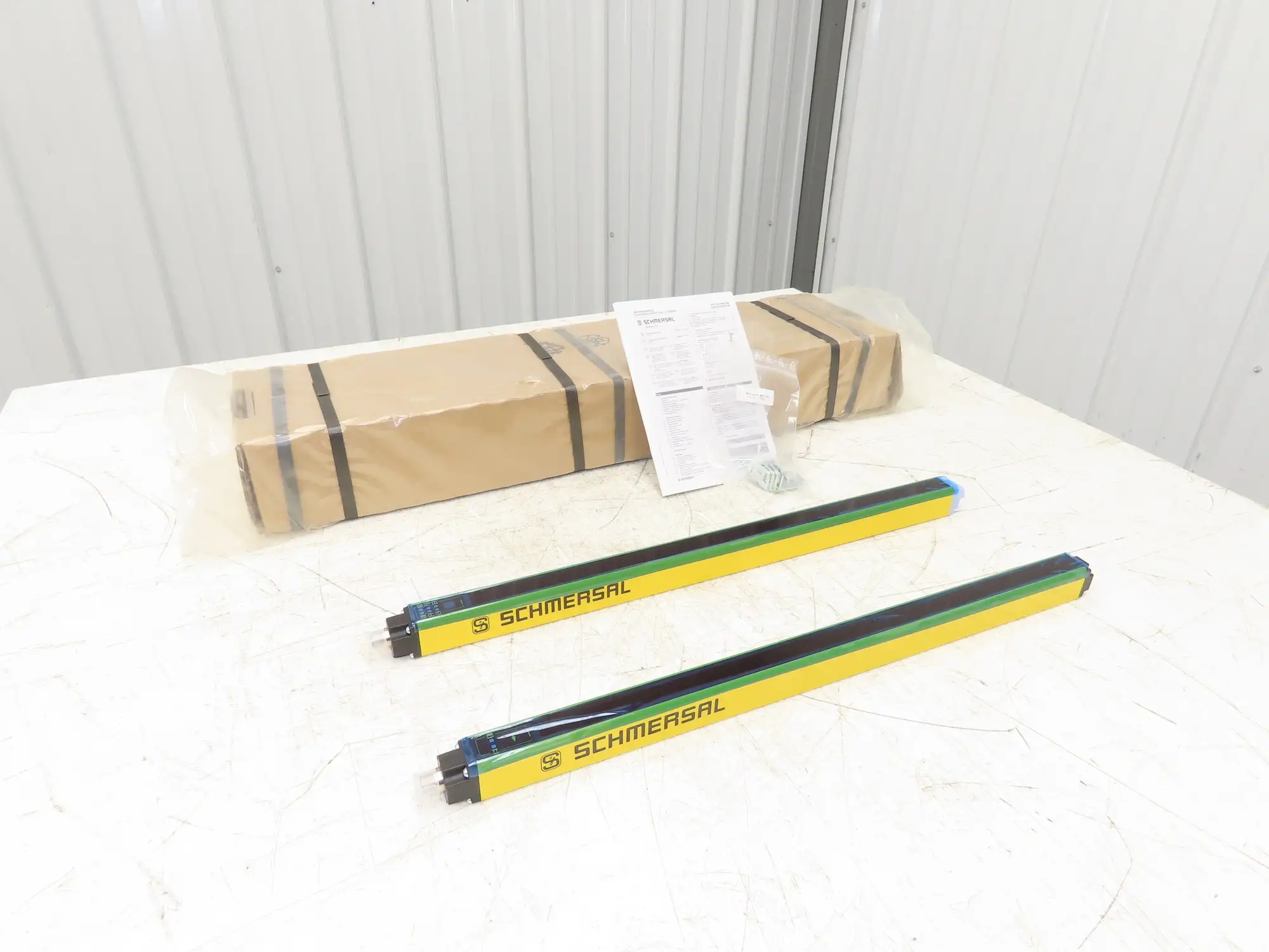 Schmersal SLC440-ER-0490-14-01 Safety Light Curtain Transmitter & Receiver Set