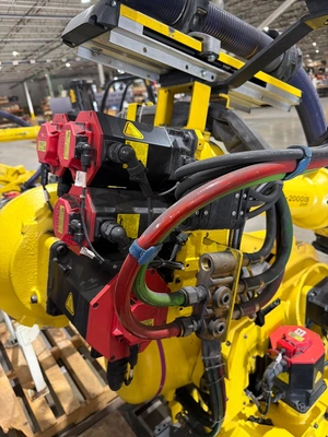 FANUC R‑2000iB/210F Complete with R‑30iB Controller and Leoni Dress Pack USED