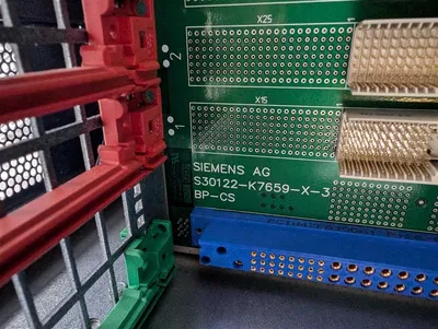 Siemens S30807-U6625-X1-4 HiPath 4000 Communication Server Chassis Used