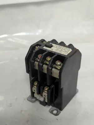 Used FUJI 1FC0T0211 PLC Contactors Ohio US | Surplus Asset Holdings #1462638