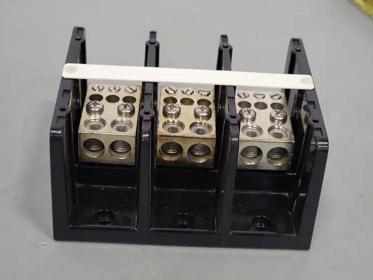 Used ALLEN-BRADLEY 1492-PD3C263 Misc Electrical & Power Parts British Columbia CA | Lenmark #250212