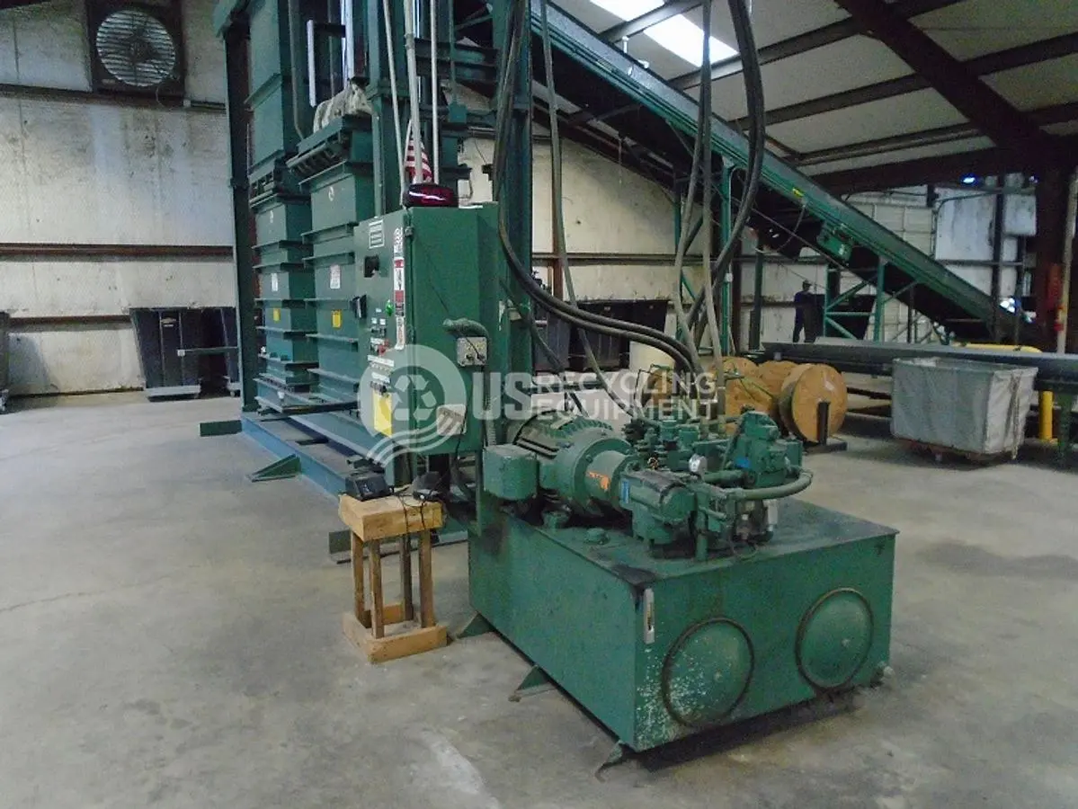 USED 1998 CONSOLIDATED CBD-2943 DOUBLE CHAMBER CLOTHING BALER & CONVEYOR