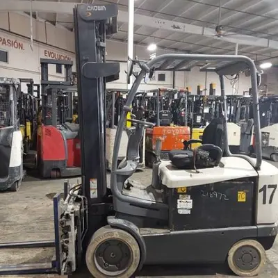 USED 2019 CROWN FC5225-60