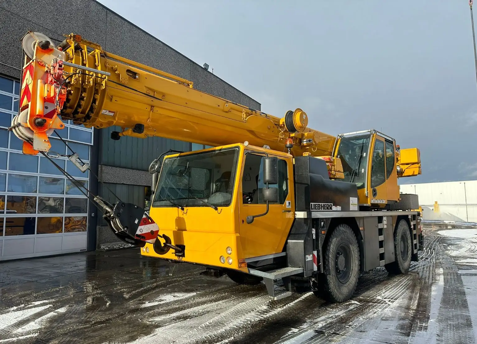 Used 2019 LIEBHERR LTM 1040-2.1 Rough Terrain Cranes Texas US | Uriquip #1421093