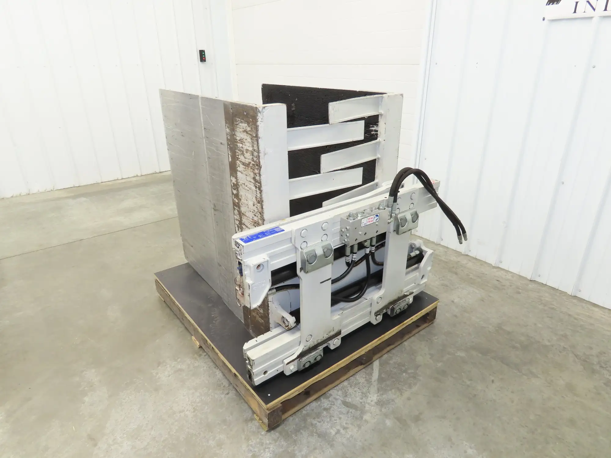 Cascade Razorback Cardboard Carton Bale Clamp Forklift Attachment 1962lbs 2022