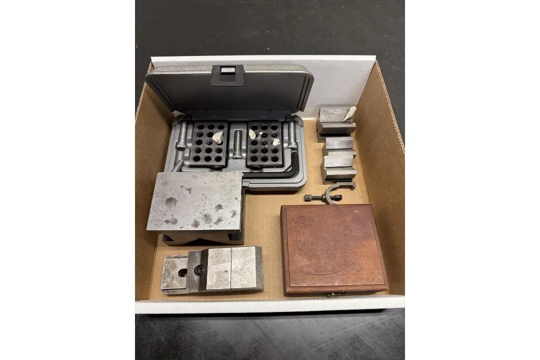 Used _UNKNOWN_ _UNKNOWN_ V-Blocks California US | KD Auctions #1359456