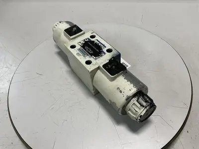 USED REXROTH 4WE10E33/CG24N9K4