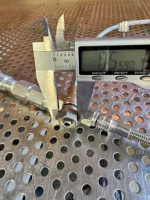 Used SWAGELOK SS-4CP4-10 CHECK VALVE W/ 42" STAINLESS STEEL BRAIDED HOSE 3/4" TO 1/2" Hoses California US | Equipment Lab #1427415