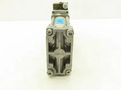 Destaco 82M-7L63C84-NA Pneumatic Power Clamp 7/8" Square Drive 15-120°
