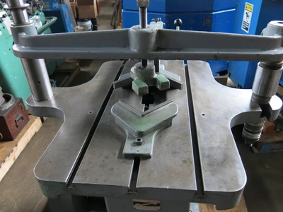 1 1/2″ Davis No. 5 Keyseater w/ Tooling