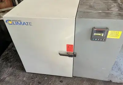 Used _UNKNOWN_ _UNKNOWN_ Artificial Climate Chambers California US | R&D Laboratory Equipment #1302651