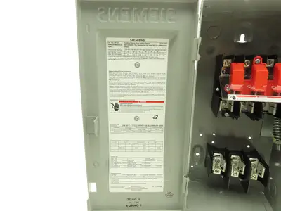 Siemens HF361 Heavy Duty Safety Fusible Disconnect Switch 3P 30A 600VAC 250VDC