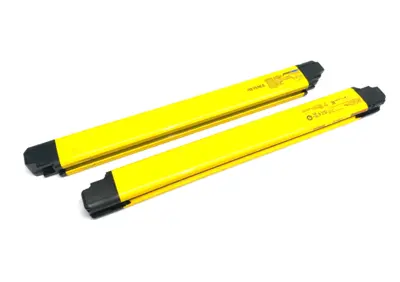 USED KEYENCE SAFETY LIGHT CURTAIN SET FINGER-PROTECTION TYPE 39 OPTICAL AXES