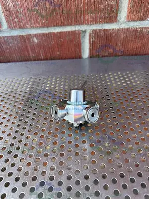 USED GE HEALTHCARE SALVI DN6 796 4-WAY 316 VALVE 18-5757-01 W/ 1.2" SANITARY FITTING