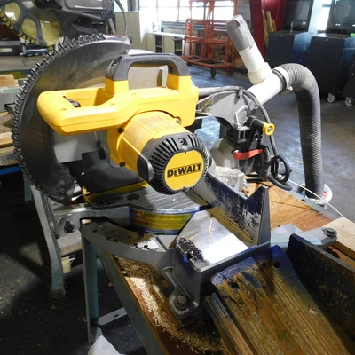 Used _UNKNOWN_ _UNKNOWN_ Miter Saws Illinois US | Thompson Auctioneers #1284721