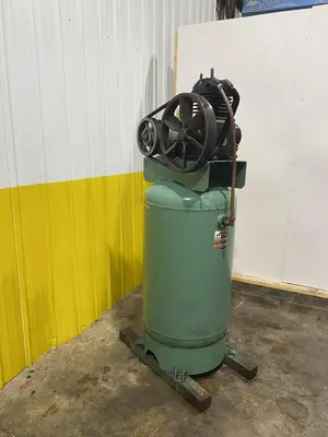 7.5 HP SPEEDAIRE MODEL #1WD61 DAYTON VERTICAL AIR COMPRESSOR: STOCK #16557