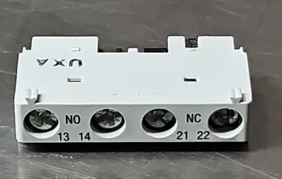 Allen-Bradley 140M-C-AFA11 Auxiliary Contact Block, Front Mounted. Loc4E27