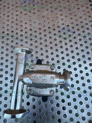 USED ITT PURE FLO 3- WAY 316L DIAPHRAGM VALVE W/ 1/4" TO 1/2" SANITARY FITTING