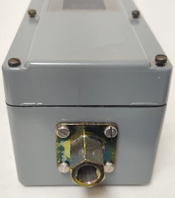 NEW Allen-Bradley 836-C2J