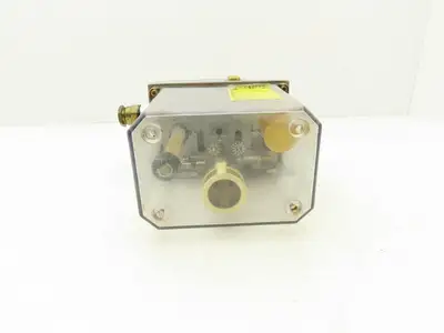 SKF MKU11-KW2-J0051 Lubricator Oil Pump Oiler 16 Bar 0.1 L/min 100VAC 2L Tank