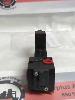 Used VERSA CGS-4232-NB2 Solenoid Valves Ohio US | Surplus Asset Holdings #1312108
