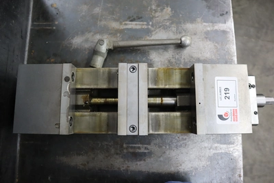 Used KURT WORKHOLDING SOLUTIONS DL-600C Vises Minnesota US | Machinesused.com #1383968