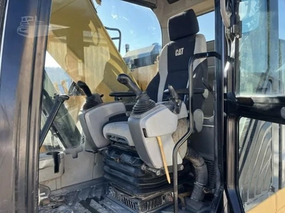 Used 2017 CATERPILLAR 325FLCR Crawler Excavators New York US | Beck Equipment #1509283