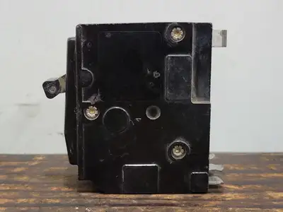 Used SQUARE D QO215 Switchgears British Columbia CA | Lenmark #242295