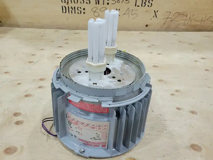 Used CROUSE-HINDS DMVFB052/120 Lighting British Columbia CA | Lenmark #254286