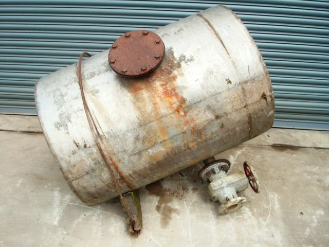 640 L S/S Horizontal Enclosed Tank