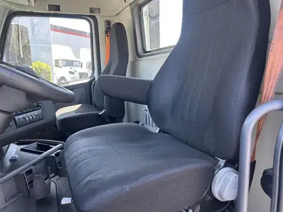 USED 2022 VOLVO VNR42T300