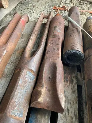 Used AFTERMARKET 5-5/8” X 27” CHISEL DRILL BIT Rock Drills Pennsylvania US | East West Machinery & Drilling #1417242