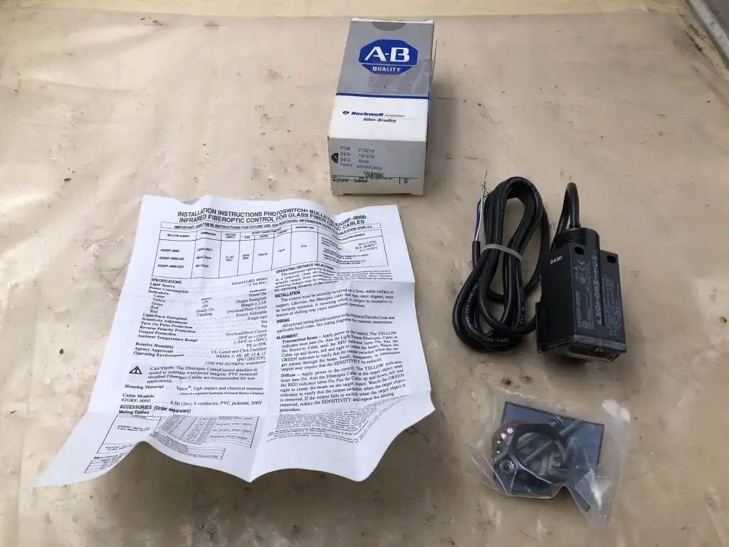 Allen Bradley 42GRF-9000 Photoswitch Photoelectric Sensor 10-40VDC NIB