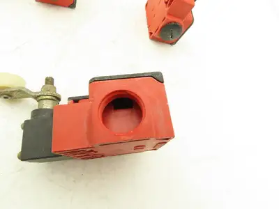 Bernstein BI-SU1Z AH Limit Switch 10A 500V 30mm Arm Plastic Roller Lot of 4