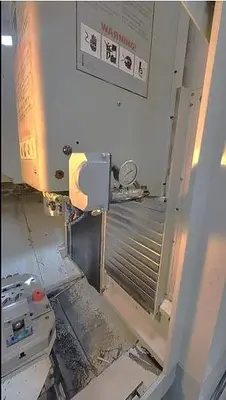 USED 2005 HAAS MDC-500 MILL DRILL CENTER