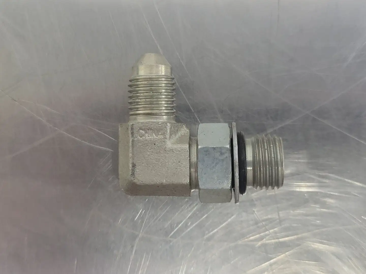 90 Deg Elbow Adapter M-06 ORB X M-04 JIC 3/8" x 1/4" (Bag of 8)
