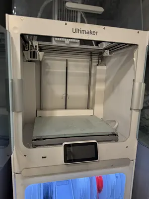 Ultimaker Dual Head 6 Station 3D Printer With Extra Spools
