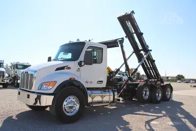 New | in-Stock 2027 PETERBILT 548 Rolloff Trucks Texas US | Roll Off Truck World #1492018