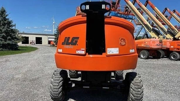 USED 2023 JLG 400S