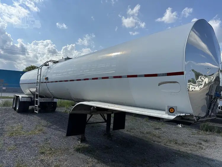 Used 2004 POLAR _UNKNOWN_ Tanker Trailers Indiana US | Lakeshore Equipment Sales #1546607