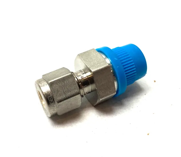 Used SWAGELOK STAINLESS STEEL MALE TUBE CONNECTOR FITTING 1/4" ISO THREAD Valves/Fittings | Maverick Industrial Sales #1105692