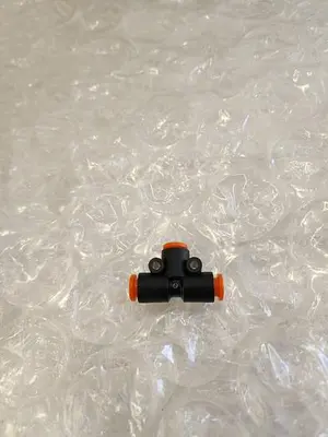 NEWPORT PNEUMATIC LEVELING VALVE 10009736